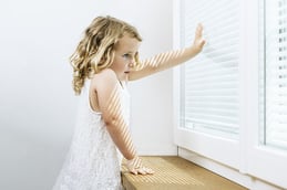 csm_Narath_Emma_Blick_Fenster_62c7ba44b4